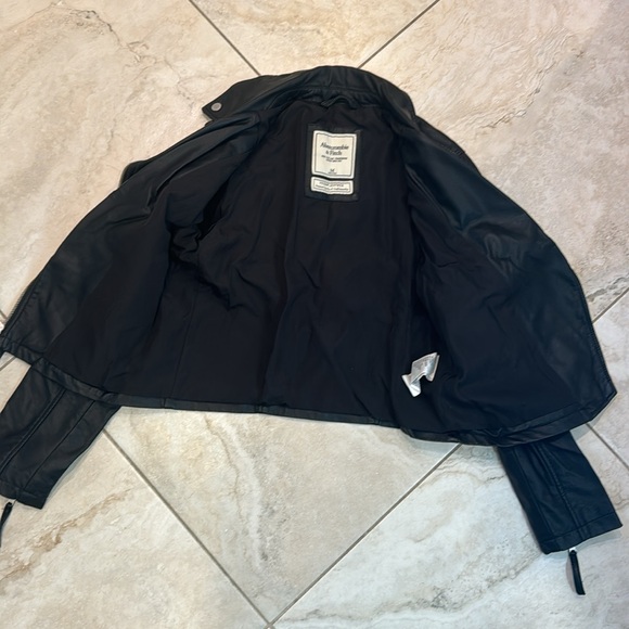Abercrombie & Fitch vegan moto jacket size medium - Picture 3 of 4